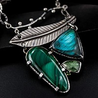 Malachite and silver necklace with Feather motif